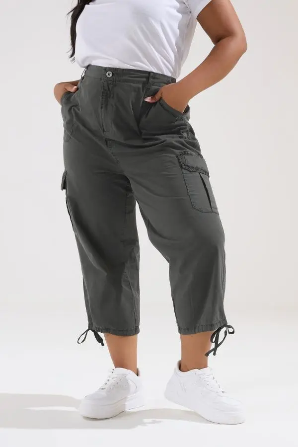 Yours Plus Size Black Cotton Cropped Cargo Trousers Size 30-32