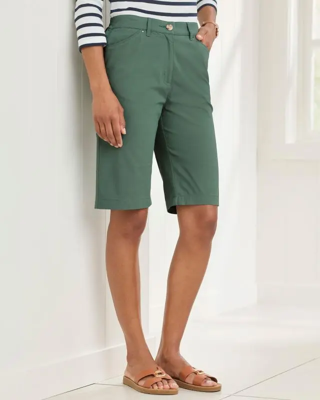 Cotton Traders Women's Classic Chino Shorts in Green, Cotton/Elastane