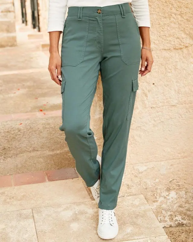 Cotton Traders Women's Straight-Leg Cargo Trousers in Green, Cotton/Elastane