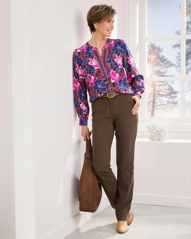 Cotton Traders Women's Classic Straight-Leg Chino Trousers in Brown, Cotton/Elastane