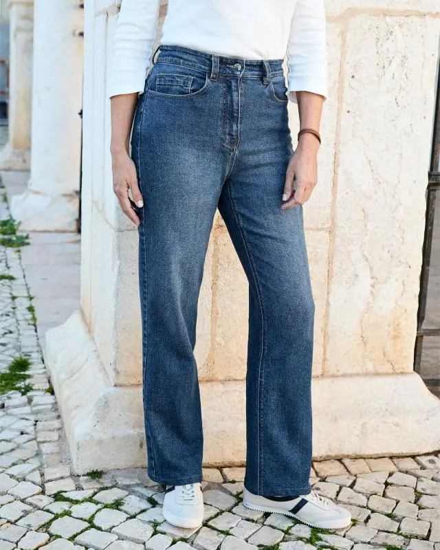 Cotton Traders Women's Relaxed Straight Leg Jeans in Blue, Cotton/Elastane