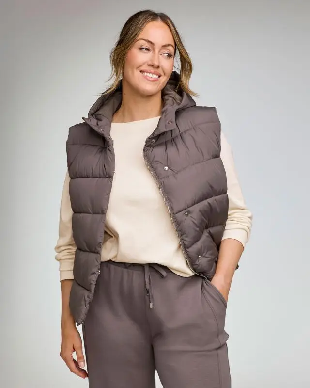 Cotton Traders Women's Quilted Gilet With Pockets in Brown, Polyester/Metal