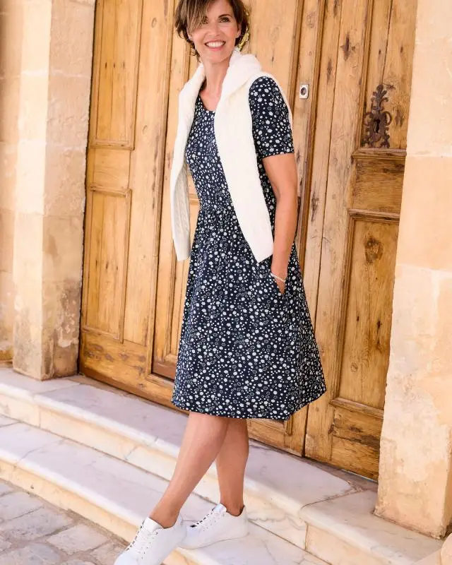 Cotton Traders Women's Printed Jersey Knee Length Dress in Navy, Viscose/Elastane