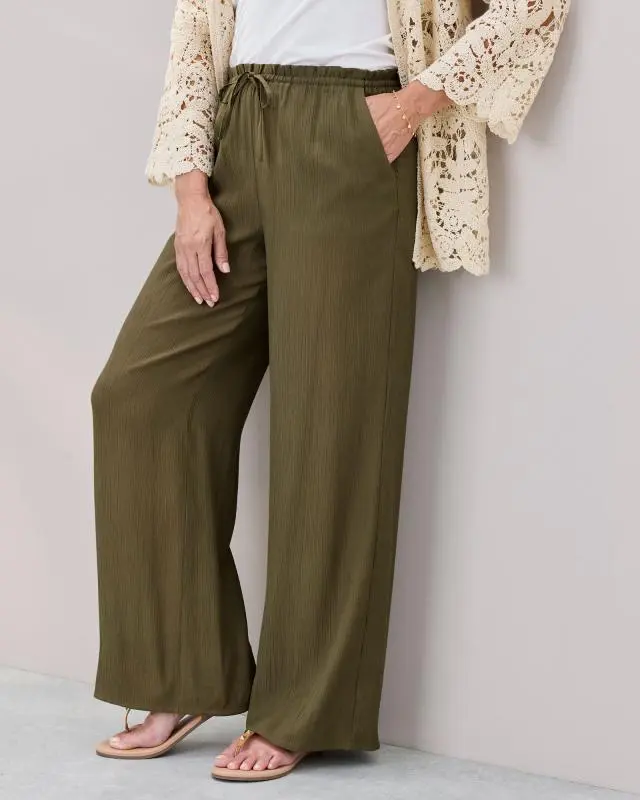 Cotton Traders Women's Crinkle Pull On Wide Leg Trousers in Green, Polyamide/Viscose