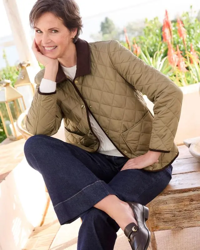 Cotton Traders Women's Showerproof Quilted Jacket in Green, 100% Polyester