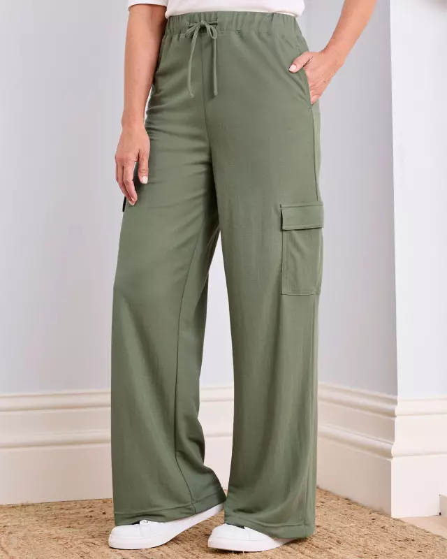 Cotton Traders Women's Pull-On Cargo Wide-Leg Trousers in Green
