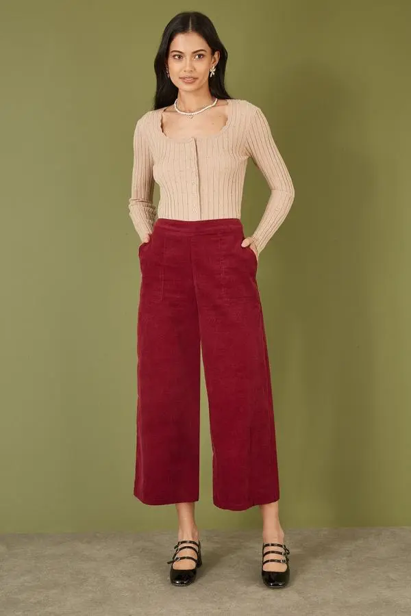 Yumi Women's Burgundy Cord Cropped Wide Leg Trousers With Pockets | Size: 8