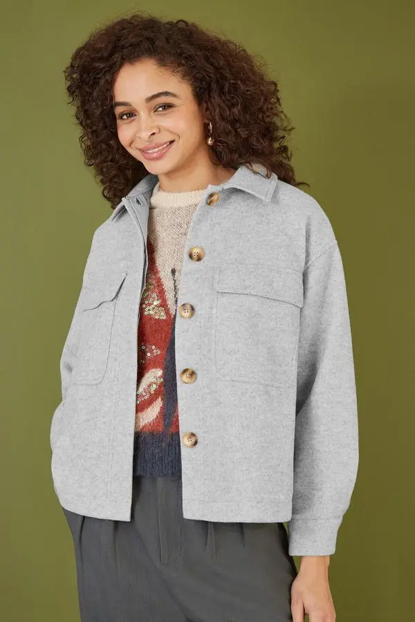 Yumi Women's Grey Woven Shacket With Oversize Pockets 