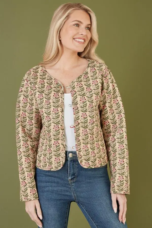 Yumi Women's Blue Floral Print Reversible Cotton Cropped Quilted Jacket in Stone 