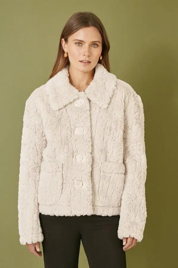 Yumi Women's Cream Luxe Textured Faux Fur Jacket With Pockets 