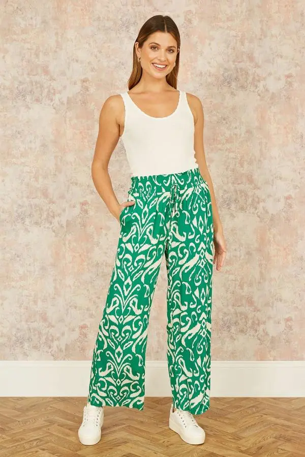 Yumi Women's Green Ikat Print Relaxed Fit Trousers | Size: 16