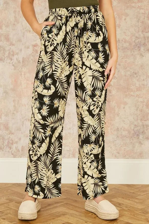 Yumi Women's Black Fern Print Relaxed Fit Trousers 