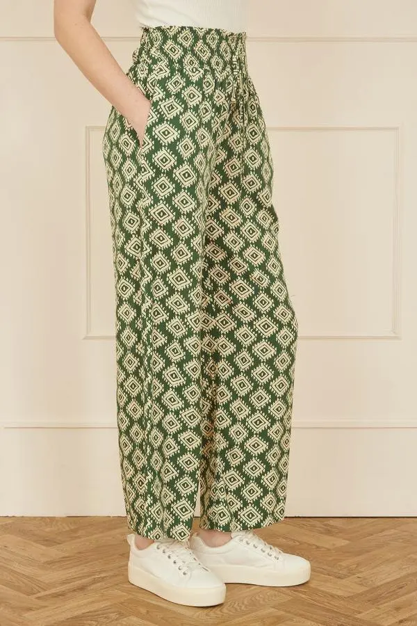 Yumi Women's Green Geo Print Relaxed Fit Trousers 