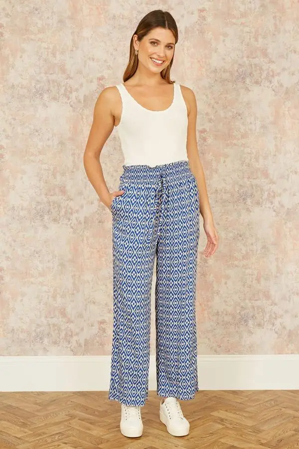 Yumi Women's Blue Geo Print Relaxed Fit Trousers 