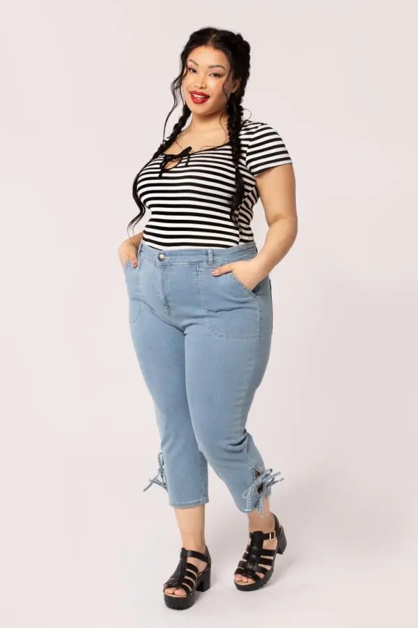Hell Bunny Women's Kiralee Stretchy Light Blue Denim Cropped Jeans 