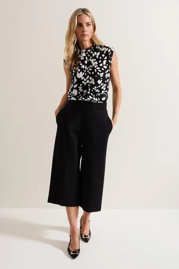 Phase Eight Women's Lori Cropped Culotte in Black 