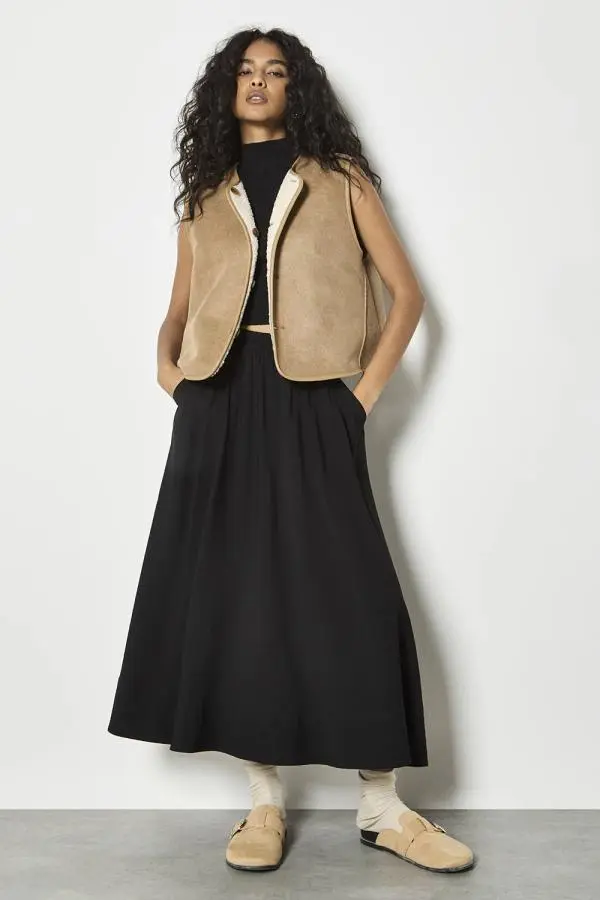 Apricot Women's A-Line Midaxi Skirt in Black 