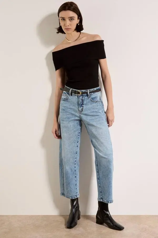 Apricot Women's Mei Light-Wash Cotton Barrel Jeans in Light Blue 