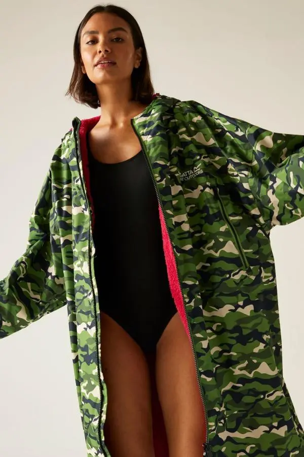 Regatta Adult Waterproof Changing Robe in Green 