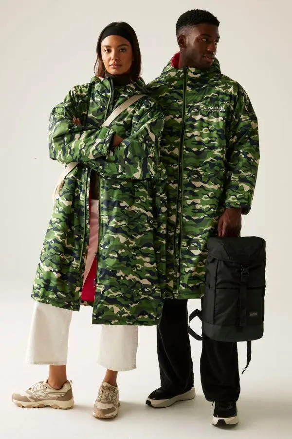 Regatta Adult Waterproof Changing Robe in Green 