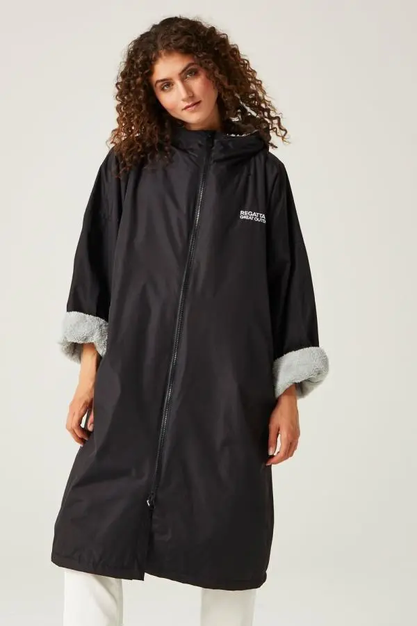 Regatta Adult Waterproof Changing Robe in Black 