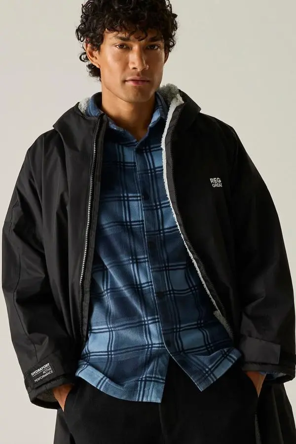 Regatta Adult Waterproof Changing Robe in Black 