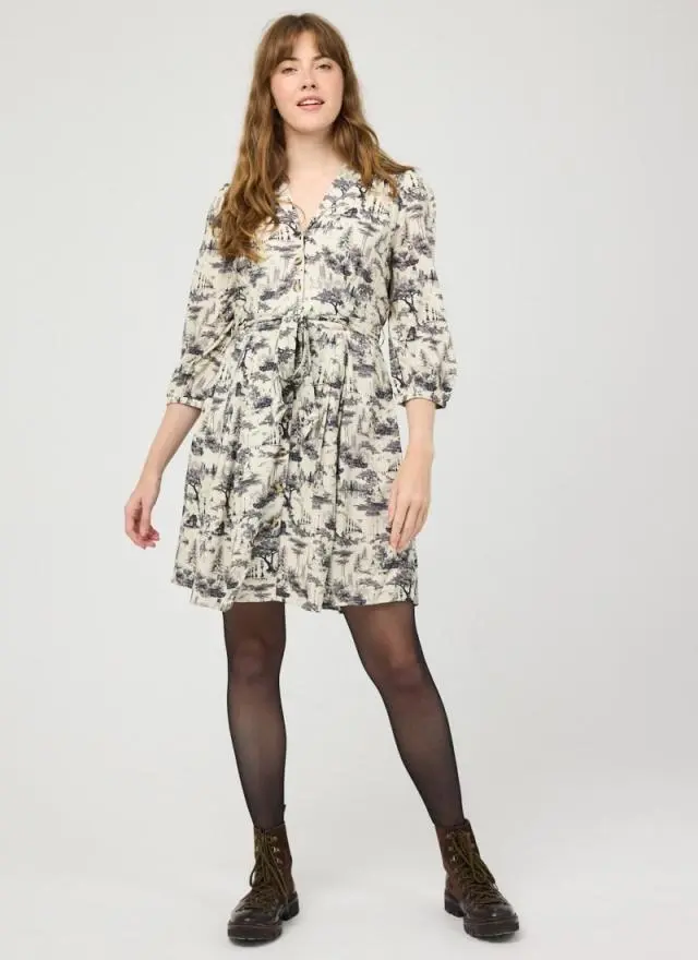 Joanie Clothing Barbara Toile De Jouy Print Button