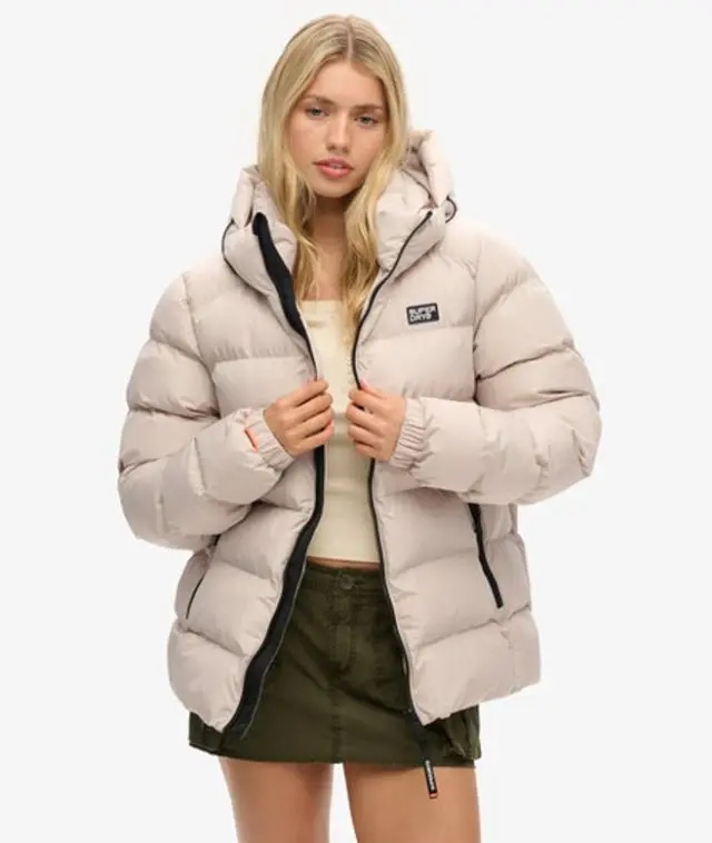 Superdry Women's Oversized Hooded Sports Puffer Jacket Cream / Chateau Gray - 