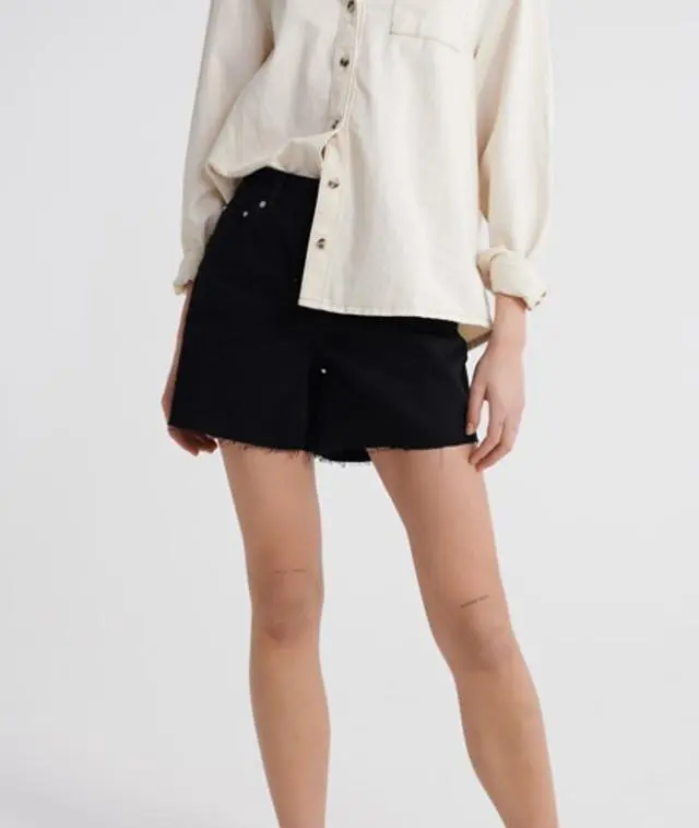 Superdry Women's Denim Mid Length Shorts Black / Bronco Black - 