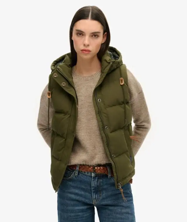 Superdry Women's Slim Fit Logo Patch Everest Hooded Puffer Gilet, Green, 