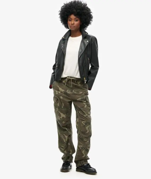 Superdry Women's Low Rise Para Cargo Pants Green / Outline Camo -