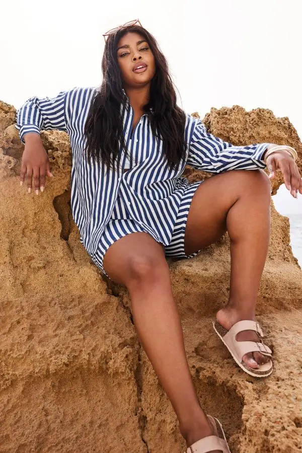 Yours Plus Size Blue Stripe Print Shorts Size 30-32