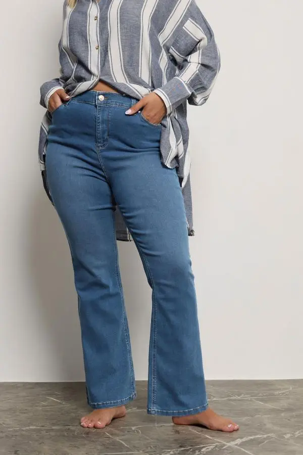 Yours Curve Mid Blue Bootcut Stretch Isla Jeans, Women's Curve & Plus Size, Yours