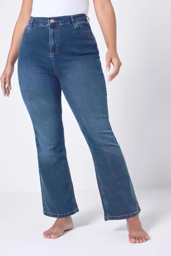 Yours Curve Mid Blue Bootcut Stretch Isla Jeans, Women's Curve & Plus Size, Yours