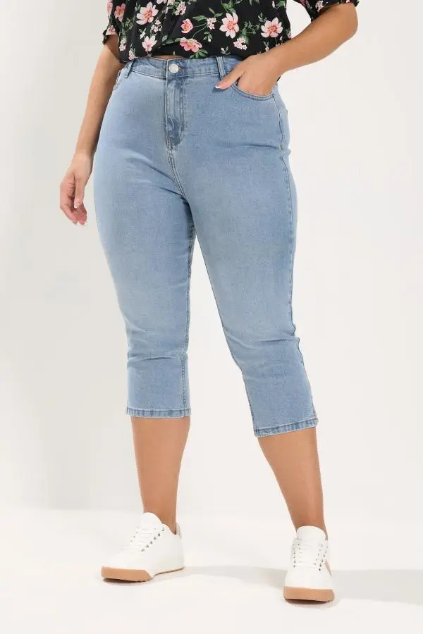 Yours Plus Size Light Blue Capri Ava Jeans Size 30-32