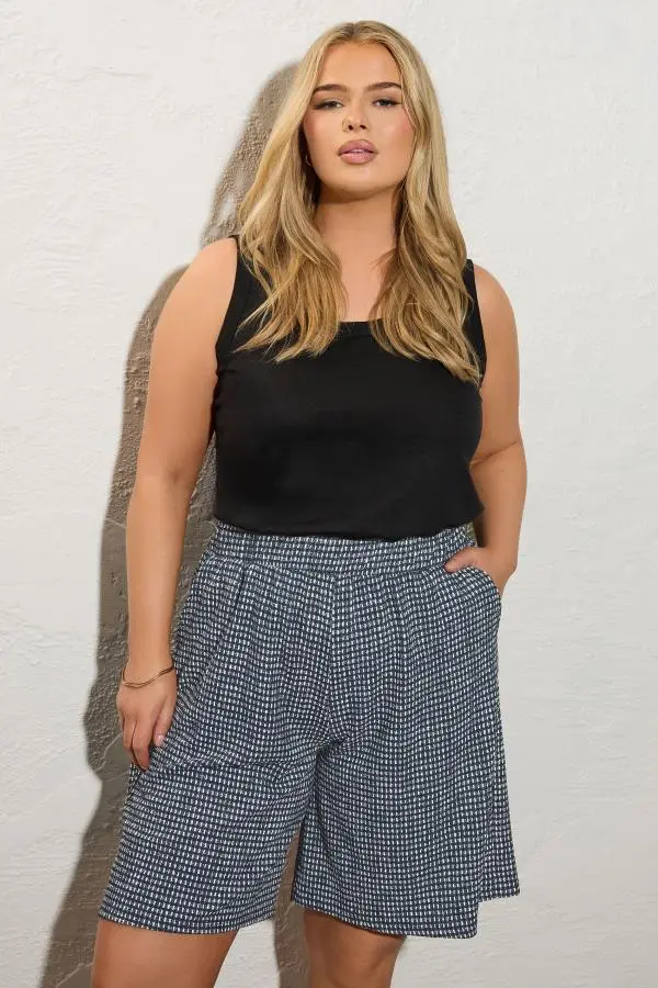 Yours Curve Black Gingham Crinkle Shorts, Women's Curve & Plus Size, Yours