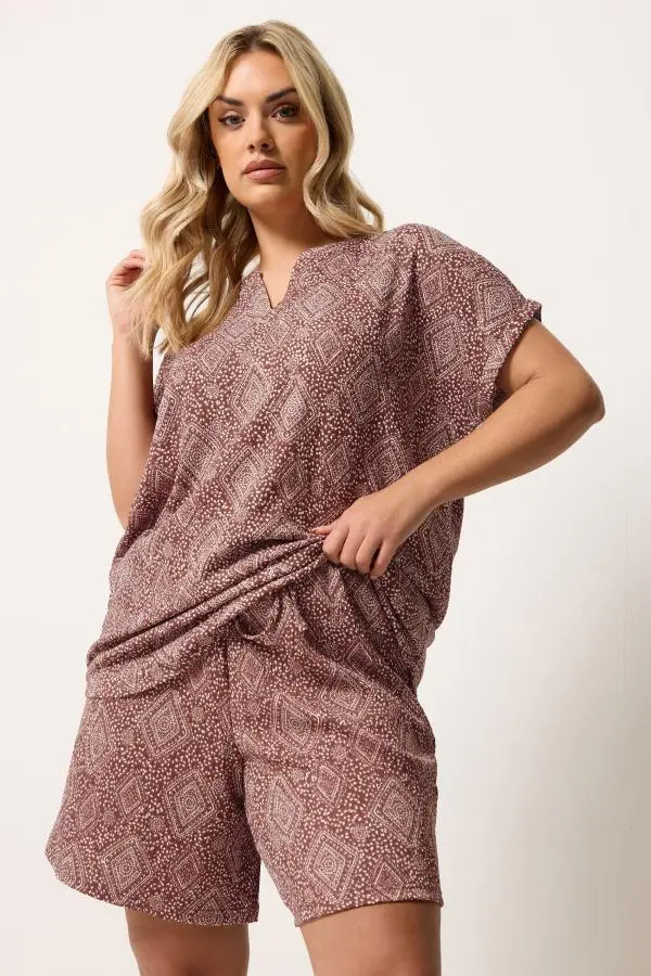 Yours Plus Size Burnt Orange Textured Diamond Print Shorts Size 30-32