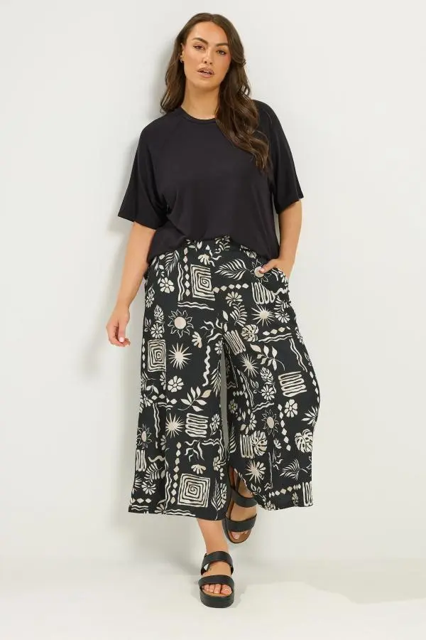 Yours Plus Size Black Floral Print Textured Culottes Size 22-24