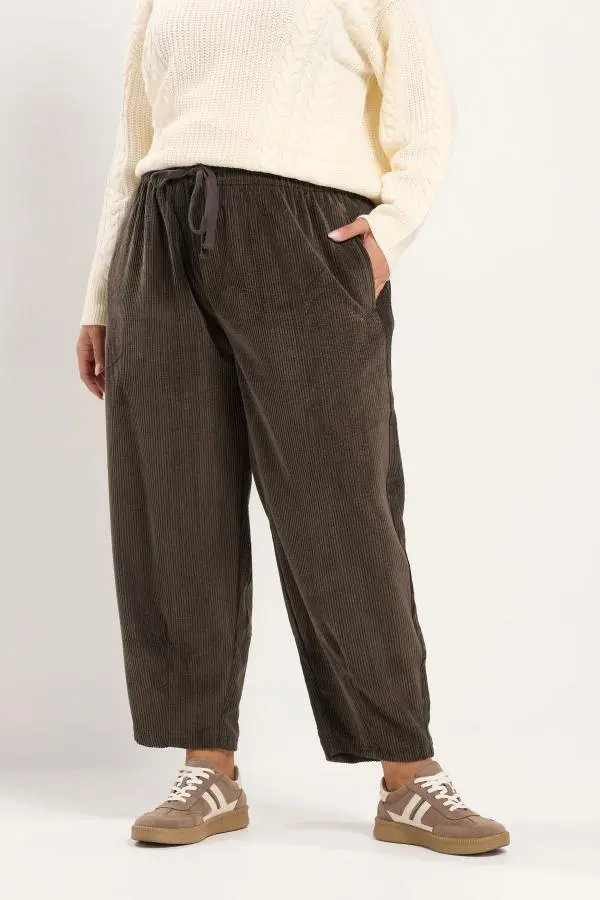 Yours Plus Size Brown Corduroy Barrel Leg Trousers Size Short > 12