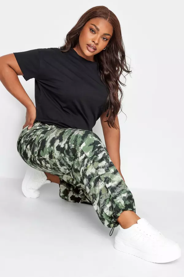 Limited Collection Curve Green Smudged Camo Print Cargo Trousers, Women's Curve & Plus Size, Limited Collection