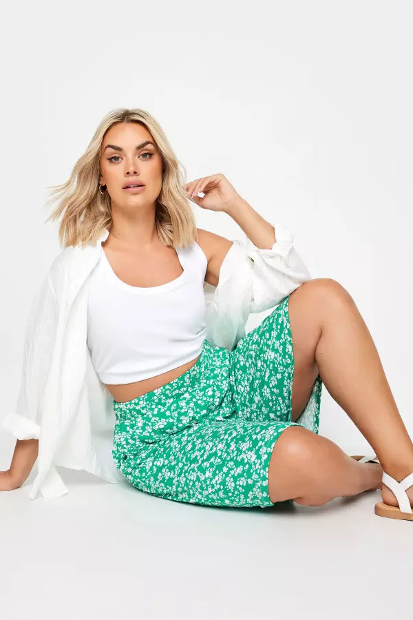 Yours Curve Green Ditsy Floral Print Pull On Shorts, Women's Curve & Plus Size, Yours